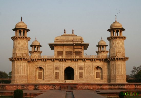 Агра - мавзолей Итимад-Уд-Даула
