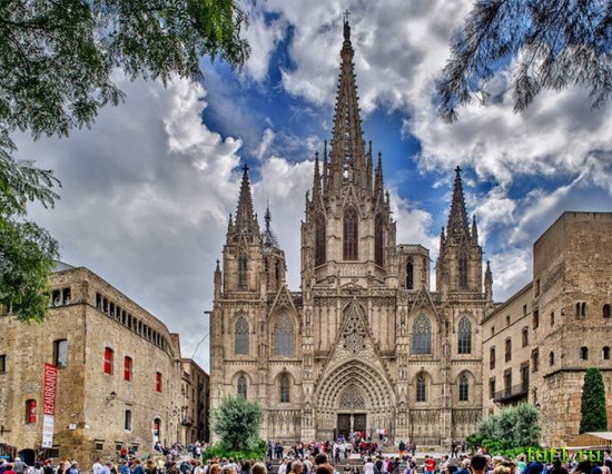 Кафедральный Собор Святого Креста и Святой Евлалии &#8213; Барселона