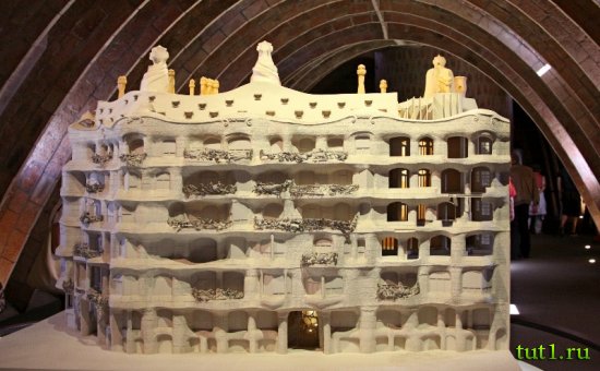 Дом Мила в Барселоне - Испания