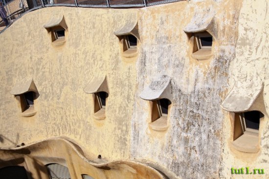 Дом Мила в Барселоне - Испания