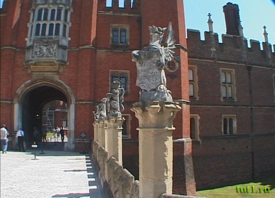 Дворец Хэмптон-Корт - Англия