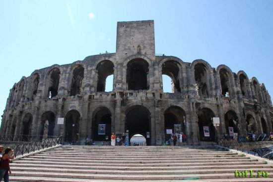 Арль - римский амфитеатр