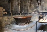 Кафедральный Собор Святого Стефана - ванна из красного мрамора