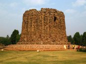 Кутуб-Минар - недостроенная башня Ала-и-Минар