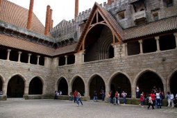 Герцогский дворец в городе Гимарайнш