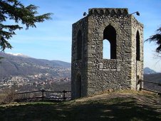 Замок Бараделло - шестигранная башенка