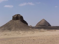 Ломаная пирамида и "неудавшаяся" пирамида