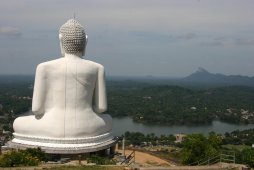 Статуя Сидящего Будды в Курунегале - Шри-Ланка