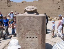 Статуя жука-скарабея в Луксоре - Египет