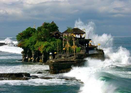 Бали - храм Пура Танах Лот