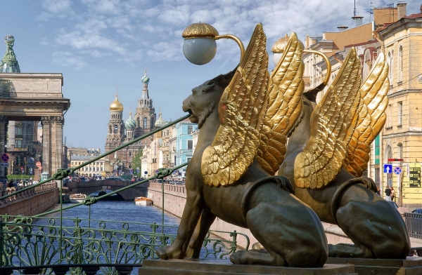 Львы с золотыми крыльями в Санкт-Петербурге