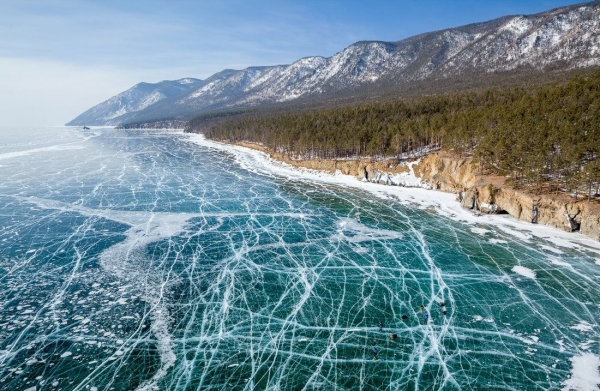 Озеро Байкал зимой